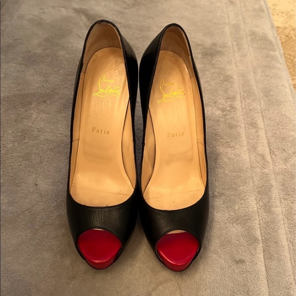Christian Louboutin pump - Picture 1 of 6